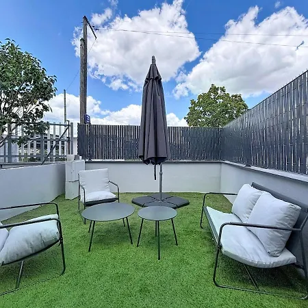 Duplex Climatise Avec Terrasse & Parking Gratuit A *
